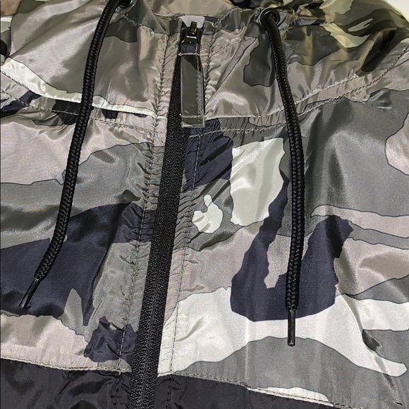 Camo & Black Full Zip Windbreaker Hoodie J… - Picture 3 of 3